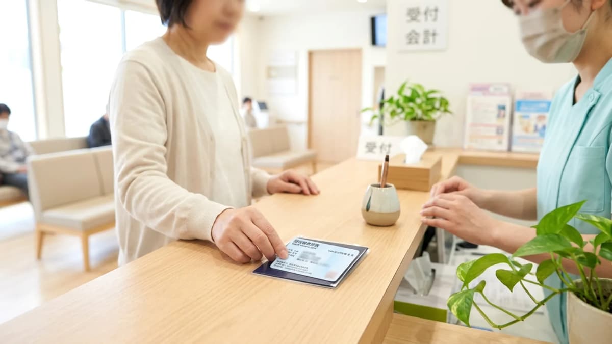 Bảo hiểm y tế quốc dân (Kokuho) 2026: ai phải đóng, giảm phí thế nào, đi khám trả bao nhiêu